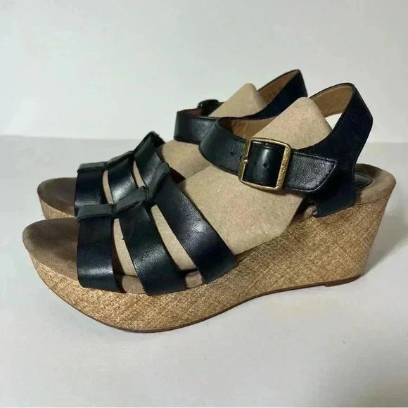 CLARKS CASLYNN HARP WOMENS BLACK LEATHER WEDGE CASUAL SANDALS STRAPPY SIZE 8.5 - Picture 3 of 9